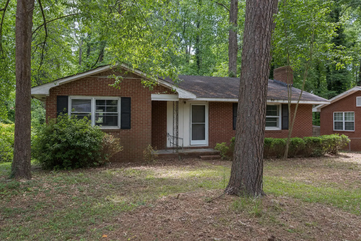 Appraiser reviewing Atlanta rehab property collateral